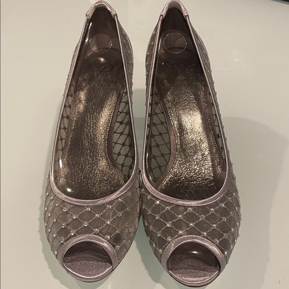 New Adrianna Papell Jamie Silver Saba Mesh Pump Size 10 - Picture 1 of 8